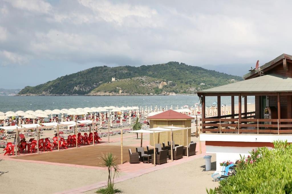 Girasole A Due Passi Dal Mare Apartman Minturno Kültér fotó